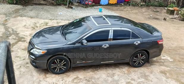 Toyota Camry Base 4dr Sedan (2.5L 4cyl 6M) 2010 Gray