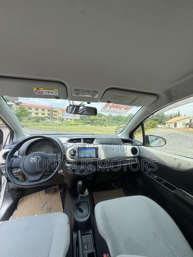 Toyota Vitz 1.3 AWD 5dr 2014 Silver