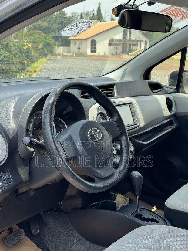 Toyota Vitz 1.3 AWD 5dr 2014 Silver