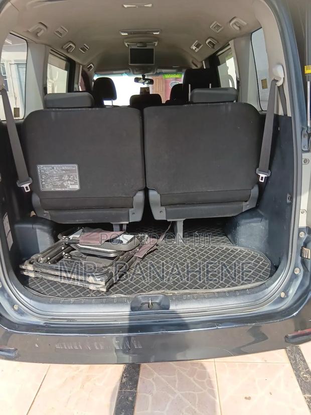 Toyota Voxy V 2WD 8-Seater 2014 Black