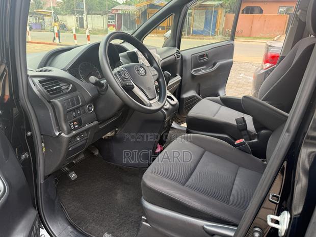 Toyota Voxy 2016 Black