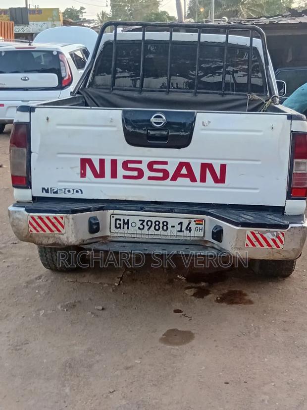 Nissan Hardbody 2010 White