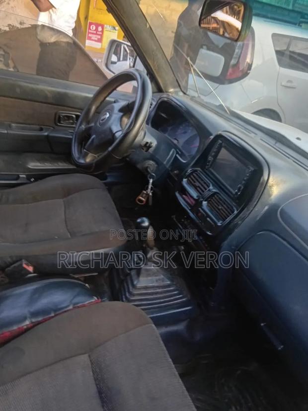 Nissan Hardbody 2010 White