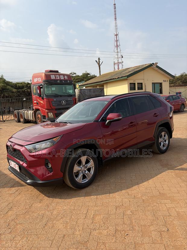 Toyota RAV4 XLE AWD 2020 Red