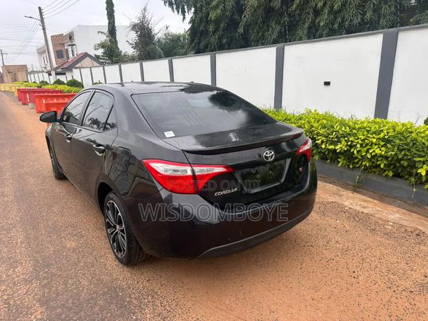 Toyota Corolla S w/Special Edition Pkg (1.8L 4cyl CVT) 2016 Black