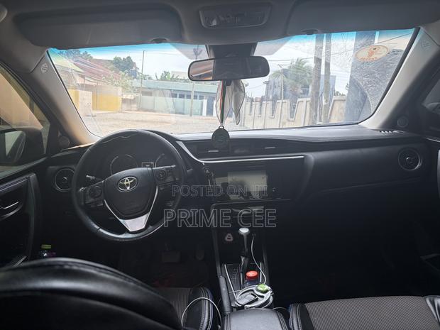 Toyota Corolla SE (1.8L 4cyl 2A) 2018 Black