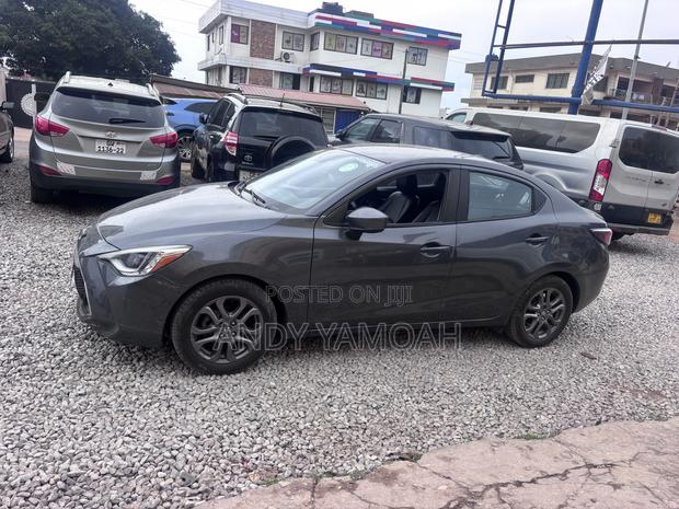 Toyota Yaris 2019 Gray