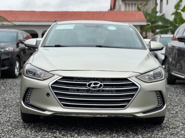 Hyundai Elantra SE Sedan FWD (2.0L 4cyl 6M) 2017 Beige