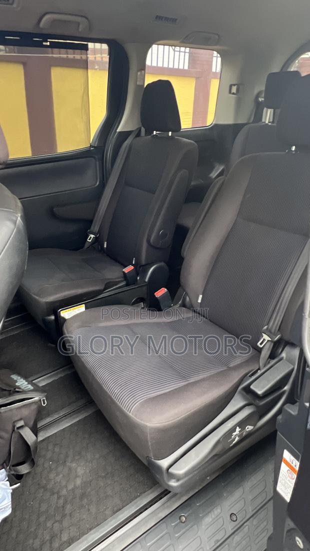 Toyota Voxy V 4WD 7-Seater 2016 Gray