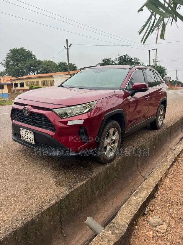 Toyota RAV4 2022 Pink