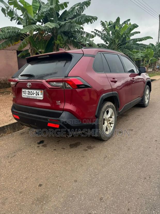 Toyota RAV4 2022 Pink