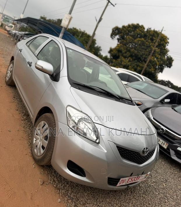 Toyota Belta 2012 Silver