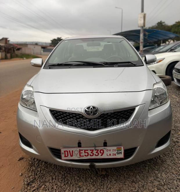 Toyota Belta 2012 Silver