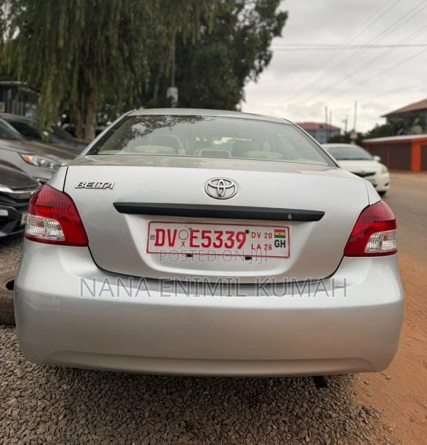 Toyota Belta 2012 Silver