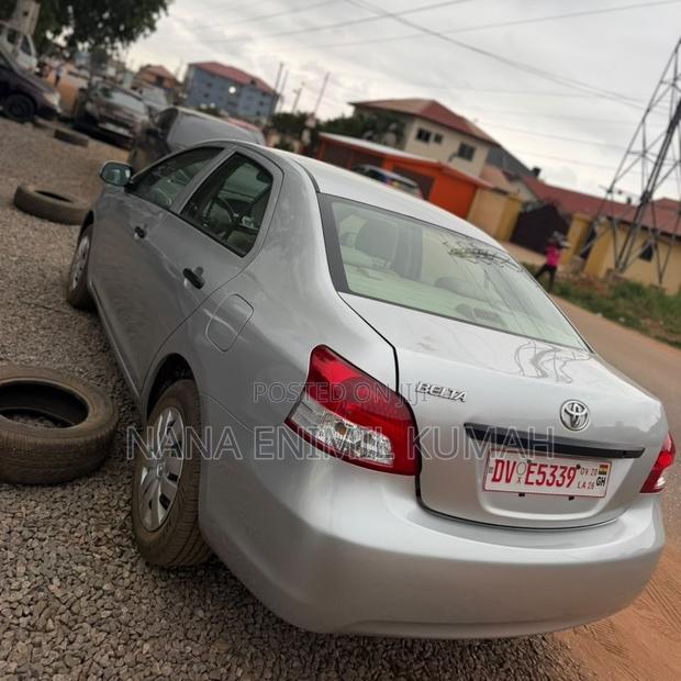 Toyota Belta 2012 Silver