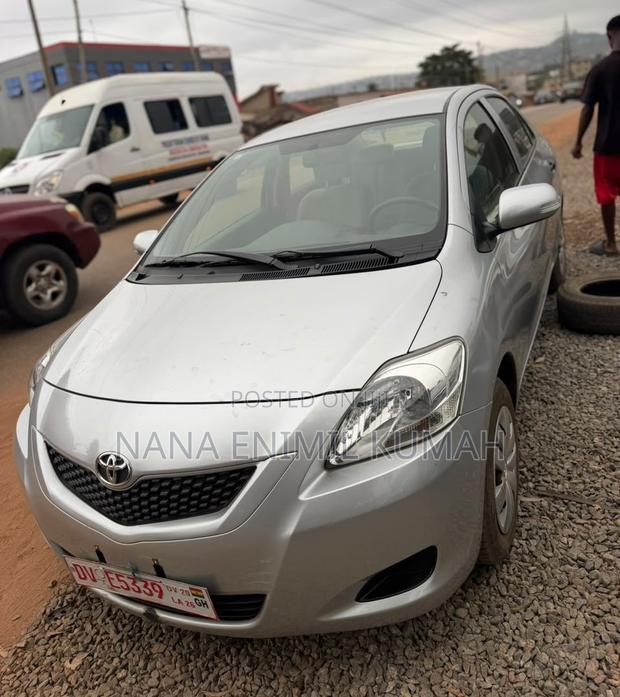 Toyota Belta 2012 Silver
