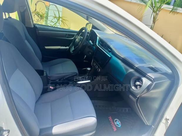 Toyota Corolla 2018 White