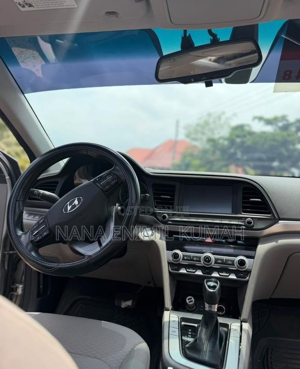 Hyundai Elantra 2021 Silver