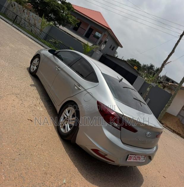Hyundai Elantra 2021 Silver