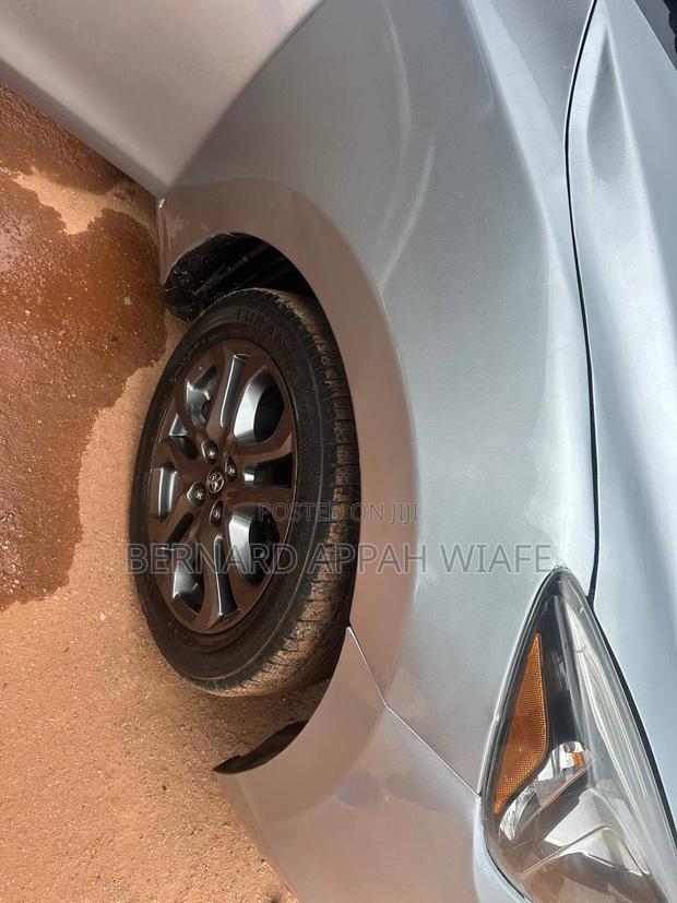 Toyota Yaris LE Sedan 4dr 2019 Gray