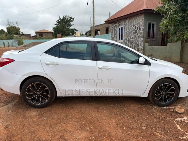 Toyota Corolla 2017 White