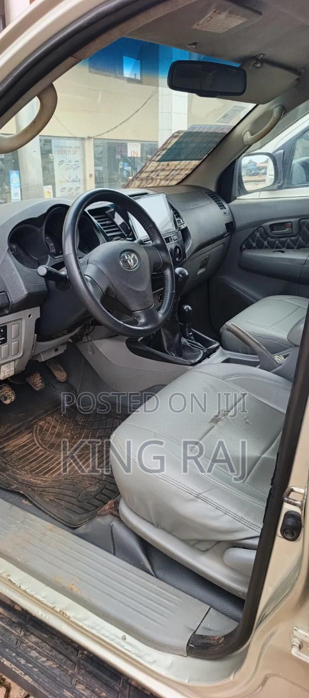 Toyota Hilux SR 4x4 2013 Silver