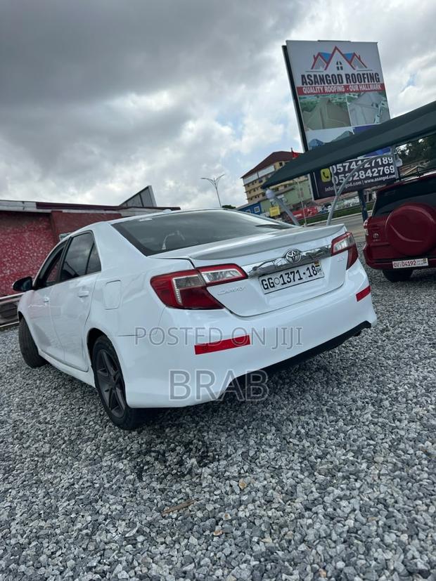 Toyota Camry SE 4dr Sedan (2.5L 4cyl 6A) 2013 White