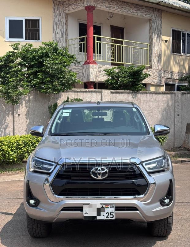 Toyota Hilux 2025 Gray
