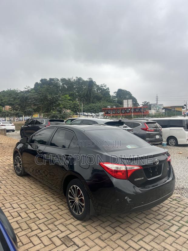 Toyota Corolla 2016 Black