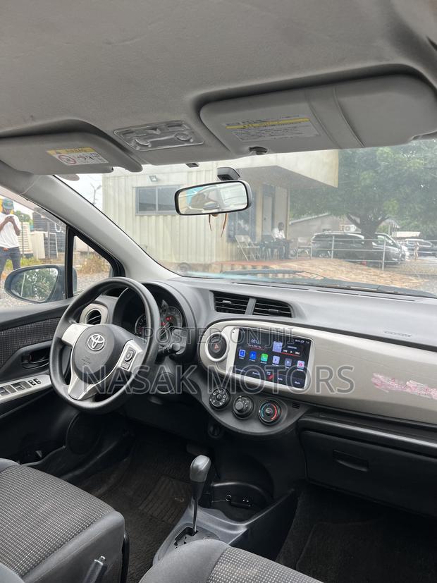 Toyota Vitz 1.3 AWD 5dr 2014 Blue