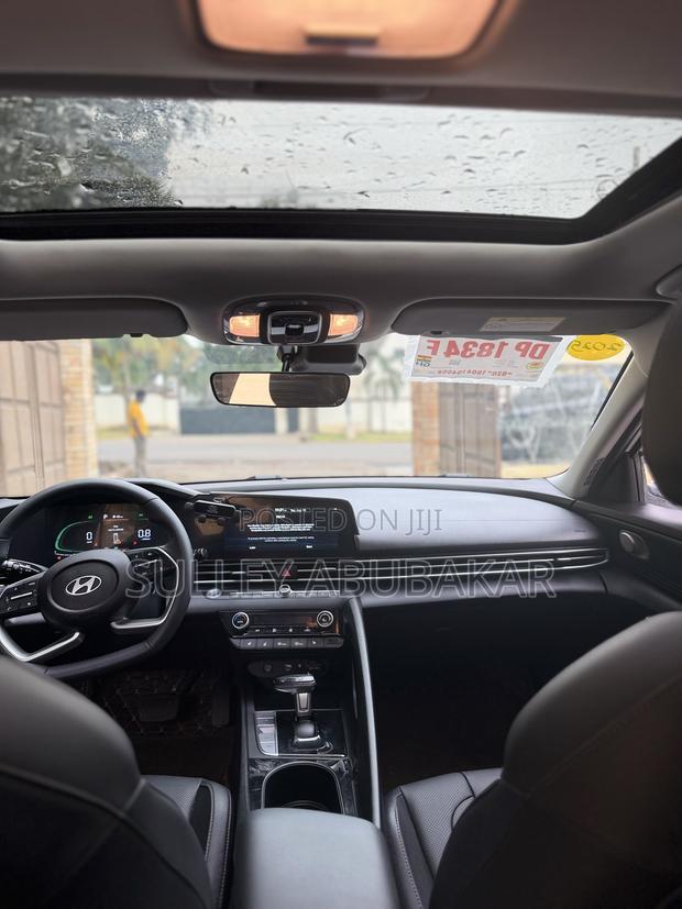 Hyundai Elantra Limited IVT 2025 White