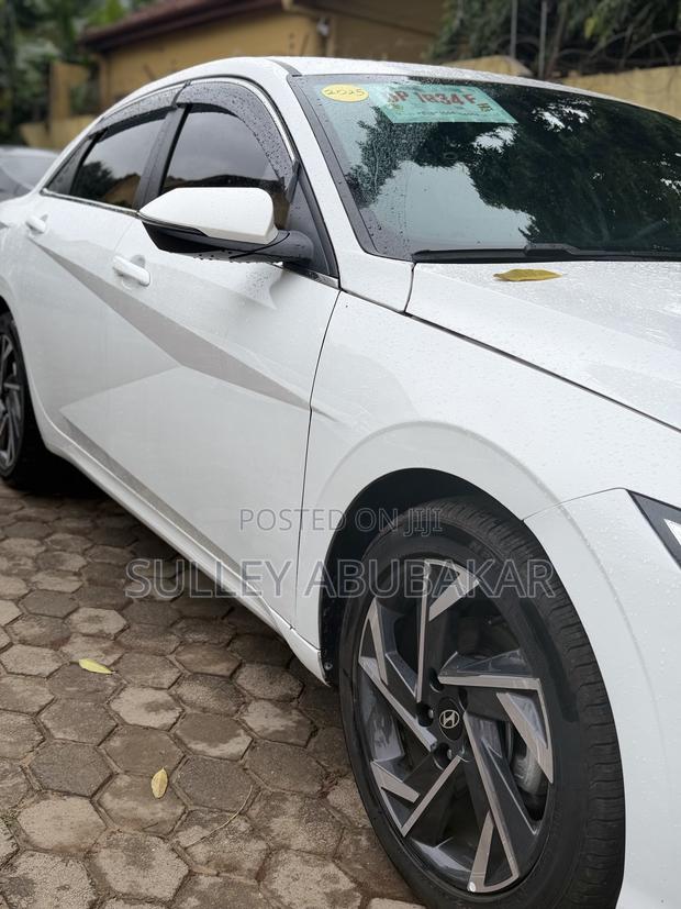 Hyundai Elantra Limited IVT 2025 White