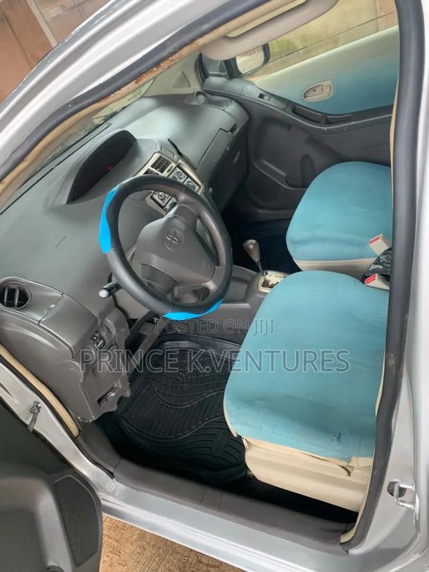 Toyota Vitz 1.3 AWD 3dr 2010 Silver
