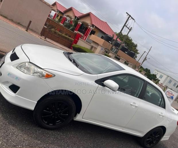 Toyota Corolla 1.6 Advanced m-mt 2009 White