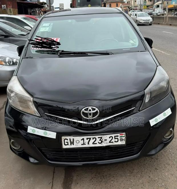 Toyota Yaris 2015 Black