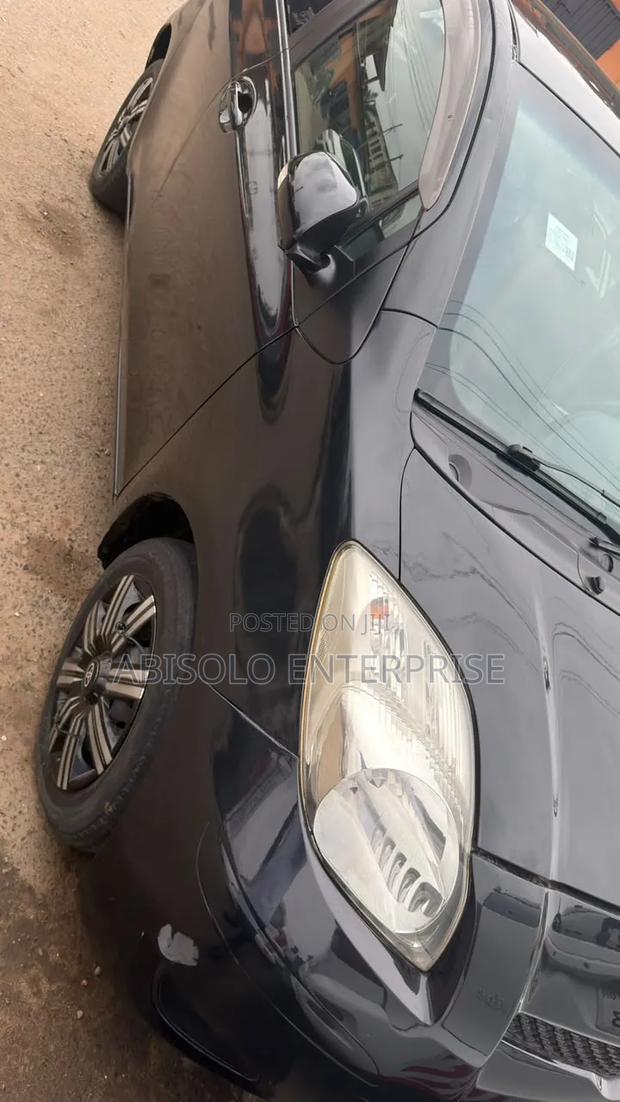 Toyota Vitz 2010 Black