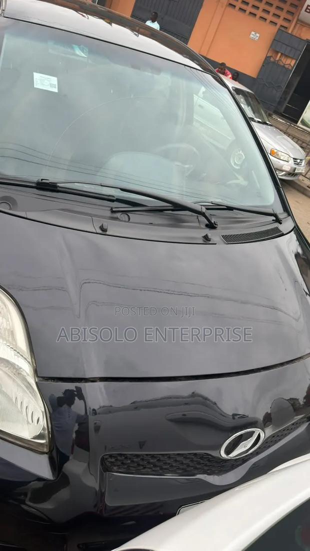 Toyota Vitz 2010 Black