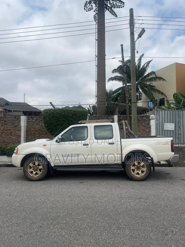 Nissan Hardbody 2017 White