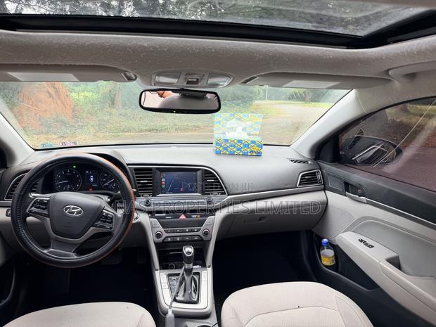 Hyundai Elantra Limited Sedan FWD (2.0L 4cyl 6A) 2017 Black