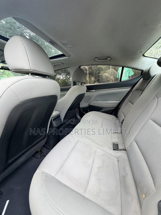 Hyundai Elantra Limited Sedan FWD (2.0L 4cyl 6A) 2017 Black