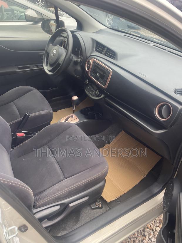 Toyota Vitz 2014 Silver
