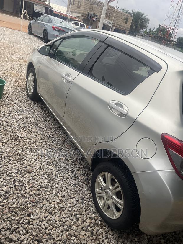 Toyota Vitz 2014 Silver