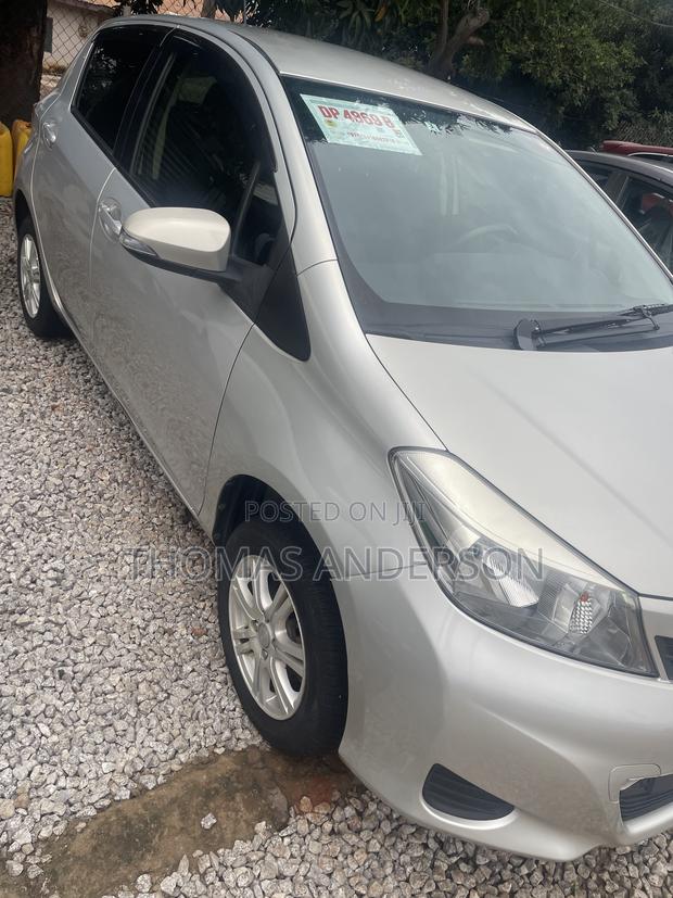Toyota Vitz 2014 Silver