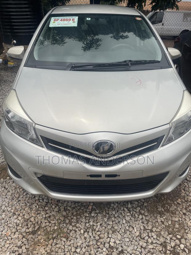 Toyota Vitz 2014 Silver