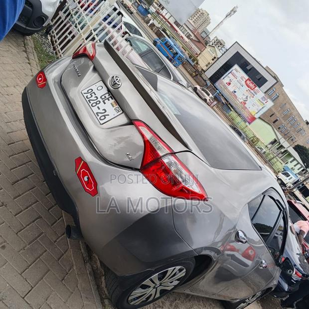 Toyota Corolla 2016 Brown