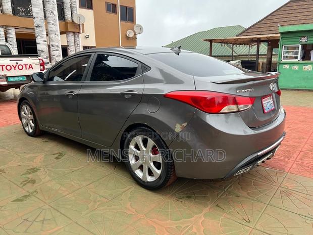 Hyundai Elantra GLS Sedan FWD (1.8L 4cyl 6A) 2013 Gray