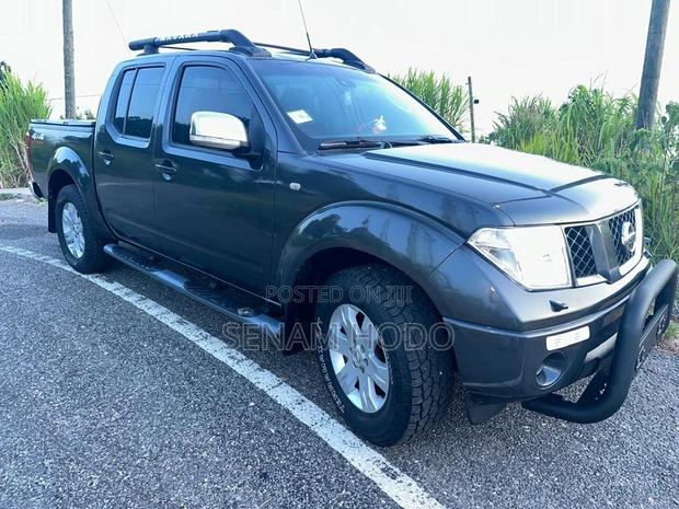 Nissan Navara 2015 Gray