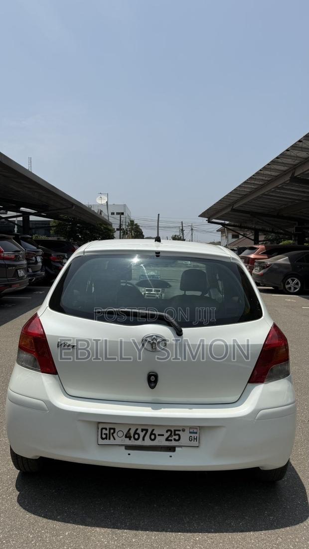 Toyota Vitz 1.0 FWD 5dr 2010 White