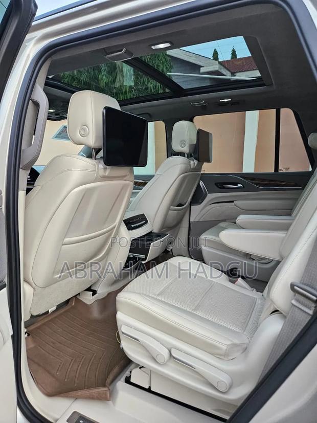 Cadillac Escalade 2021 Silver