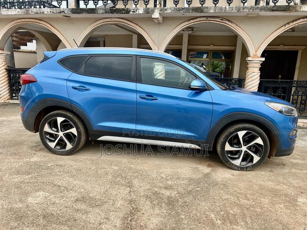 Hyundai Tucson Hybrid 2022 Blue